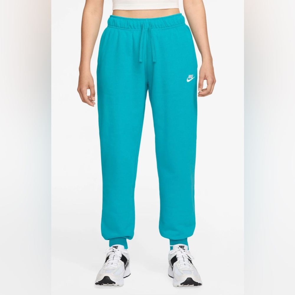 Men’s Nike Standard Fit Taper Leg Sweatpants M